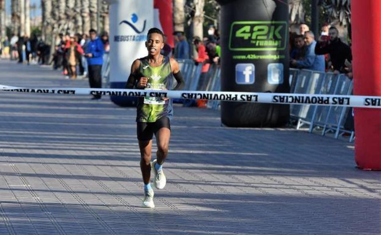15K Valencia Abierta al Mar 2022 ¿Cuál es el récord de la 15K Valencia Abierta al Mar? Las